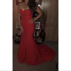 Red formal strapless prom dress